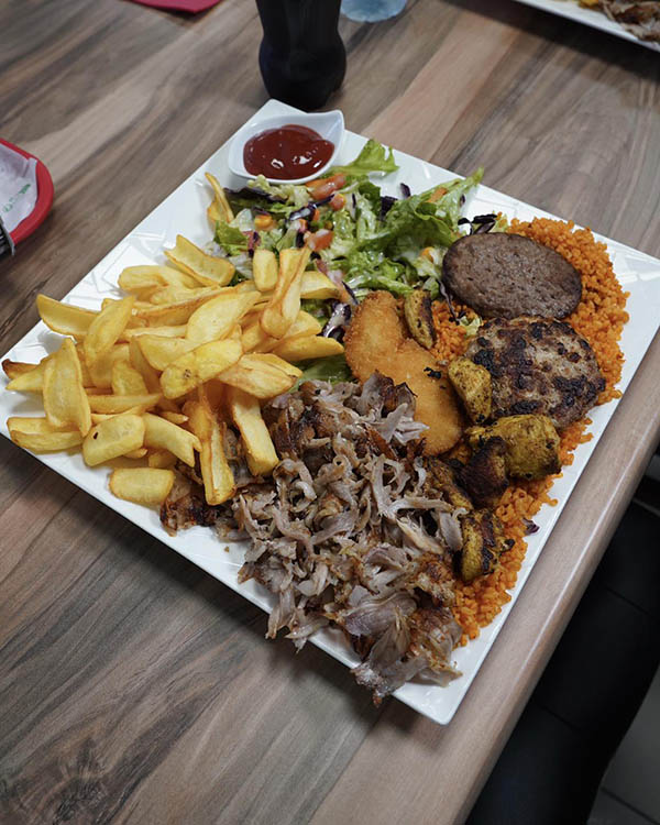 <p>Quelle est la différence entre un kebab et un gyro ? Gerzat</p>